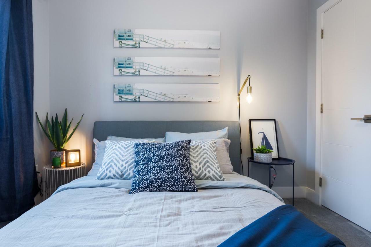 Contemporary Farmhouse Home - King Bed - Double Garage Parking - Free Wifi & Netflix - Long Stays Welcome Edmonton Eksteriør billede